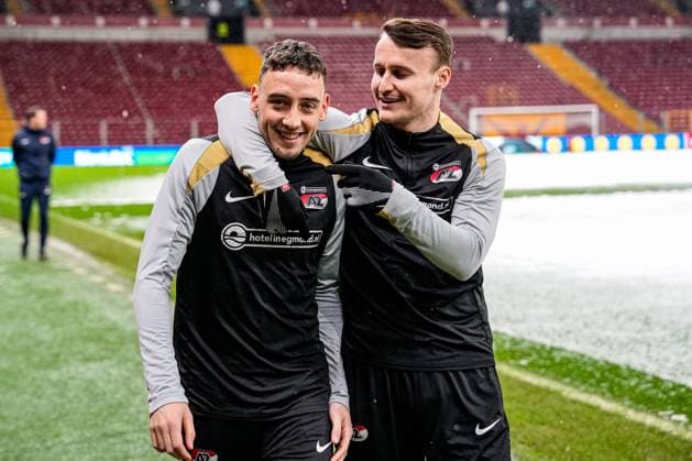 2025-02-19 AZ Alkmaar press conference, PK, Pressekonferenz and Training Session ISTANBUL, TURKEY - FEBRUARY 19: Zico Buurmeester of AZ Alkmaar and Peer Koopmeiners of AZ Alkmaar smiling during the AZ Alkmaar Press Conference and Training Session ahead of the match between Galatasaray SK and AZ Alkmaar at RAMS Park on February 19, 2025 in Istanbul, Turkey. Istanbul RAMS Park Turkey Content not available for redistribution in The Netherlands directly or indirectly through any third parties. Copyright: xEdxvanxdexPolx