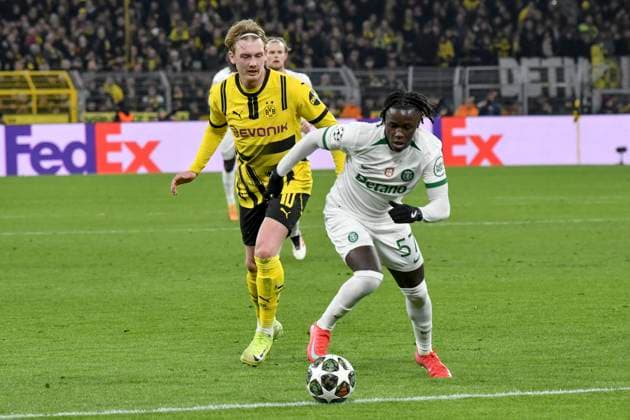 v. li. im Kampf um den Ball Julian Brandt (Dortmund 10) Geovany Quenda (Sporting 57) 19.02.2025 Fussball, Champions League, Borussia Dortmund vs Sporting CP, Signal Iduna Park, Dortmund,