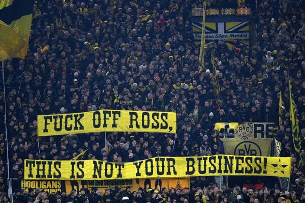 Fans Dortmund mit Banner: Fuck off Ross, this is not your business waehrend des Spiels der UEFA Champions League 2024 25 Play-offs Rückspiel zwischen Borussia Dortmund und Sporting Lissabon, SIGNAL IDUNA PARK am 19. February 2025 in Dortmund, Deutschland. (Foto von Ralf Treese DeFodi Images) +++ Fans Dortmund with Banner: Fuck off Ross, this is not your business during the UEFA Champions League 2024 25 League Knockout Play-off Second Leg match between Borussia Dortmund and Sporting Clube de Portugal at Signal Iduna Park on February 19, 2025 in Dortmund, Germany. (Photo by Ralf Treese DeFodi Images)