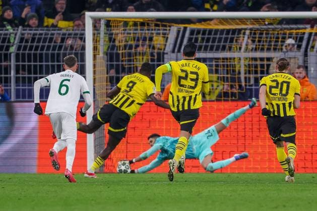 Dortmund on February 19, 2025 Uefa Champions League Knockout phase play-offs, 2st leg Borussia Dortmund - Sporting Clube de Portugal v.l., Elfmeter Serhou Guirassy (Borussia Dortmund), Torwart Rui Silva (Sporting Clube de Portugal) hält Copyright: JoaquimxFerreira