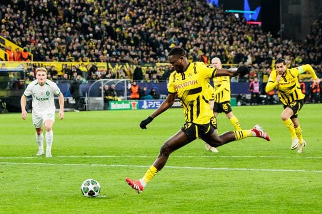UEFA Champions League: Borussia Dortmund - Sporting Clube de Portugal Lissabon; 19.02.2025 Serhou Guirassy (Borussia Dortmund, 9) schießt den Elfmeter - Rui Silva (Sporting Clube de Portugal Lissabon, 24) hält UEFA Champions League: Borussia Dortmund - Sporting Clube de Portugal Lissabon, Dortmund, SIGNAL IDUNA PARK am 19.02.2025 Copyright: xBEAUTIFULxSPORTS Wunderlx