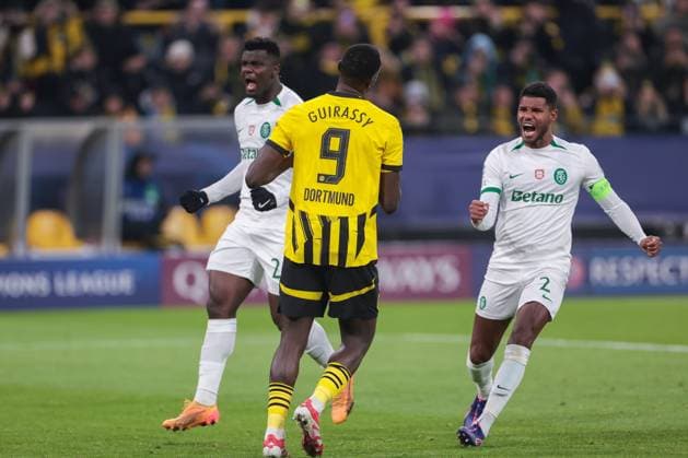 19.02.2025, UEFA Champions League, Play-Offs, Borussia Dortmund - Sporting Lissabon, v. l. Ousmane Diomande (Sporting Lissabon) und Matheus Reis (Sporting Lissabon) freuen sich über den vergebenen Elfmeter von Serhou Guirassy (Borussia Dortmund), Dortmund Signal Iduna Park NRW Deutschland xRHR-FOTO DEx Copyright: DennisxEwert RHR-FOTOx RHR-FOTO DE