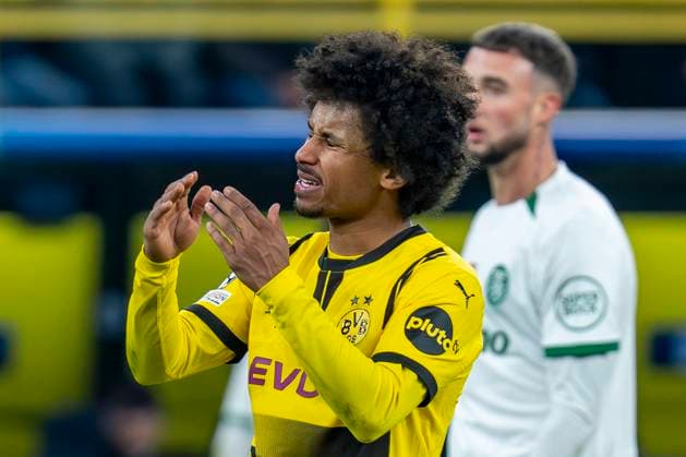 19.02.2025, Borussia Dortmund vs. Sporting Lissabon, UEFA Champions League, Playoff-Rückspiel Dortmunds Karim Adeyemi reagiert und ärgert sich. Wichtiger Hinweis: Gemaess den Vorgaben der UEFA ist es untersagt, in dem Stadion und oder vom Spiel angefertigte Fotoaufnahmen in Form von Sequenzbildern und oder videoaehnlichen Fotostrecken zu verwerten bzw. verwerten zu lassen. Copyright: xBahhoxKarax