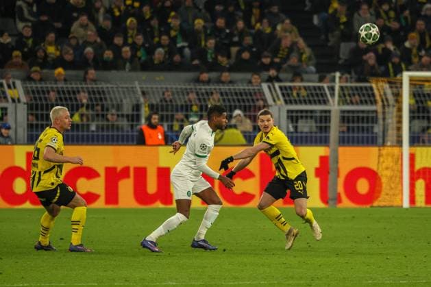 Dortmund, Deutschland 19. Februar 2025: Champions League - 2024 2025 - Borussia Dortmund vs. Sporting Lissabon Im Bild: v.li. Julian Reyerson (BVB), Matheus Reis (Sporting Lissabon) und Marcel Sabitzer (BVB) Signal Iduna Park Nordrhein Westfalen Copyright: xFotostandx xFantinix