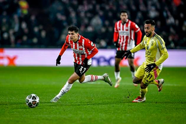 PSV midfielder Richard Ledezma, Juventus forwarder Nicolas Gonzalez, during the match PSV - Juventus at the Philips stadium for the UEFA Champions League - Knockout phase play-offs - 2nd leg season 2024-2025 in EINDHOVEN, Netherlands on 19 february 2025, (photo by Stefan Koops EYE4images DeFodi Images)