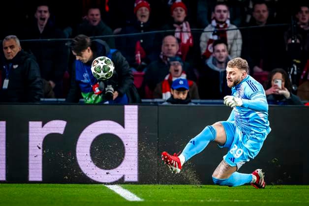 Sport Bilder des Tages Juventus goalkeeper Michele Di Gregorio during the match PSV - Juventus at the Philips stadium for the UEFA Champions League - Knockout phase play-offs - 2nd leg season 2024-2025 in EINDHOVEN, Netherlands on 19 february 2025, (photo by Marcel van Dorst EYE4images DeFodi Images)