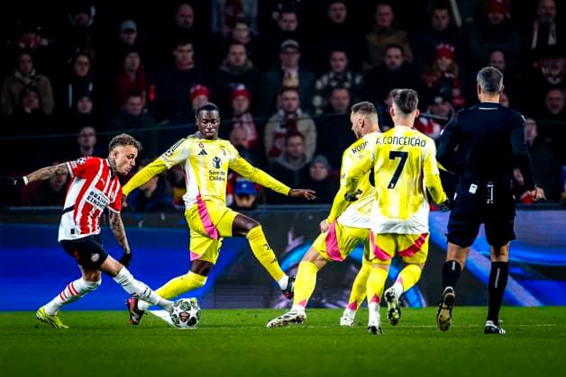 PSV Eindhoven forwarder Noa Lang, Juventus forwarder Timothy Weah during the match PSV - Juventus at the Philips stadium for the UEFA Champions League - Knockout phase play-offs - 2nd leg season 2024-2025 in EINDHOVEN, Netherlands on 19 february 2025, (photo by Marcel van Dorst EYE4images DeFodi Images)