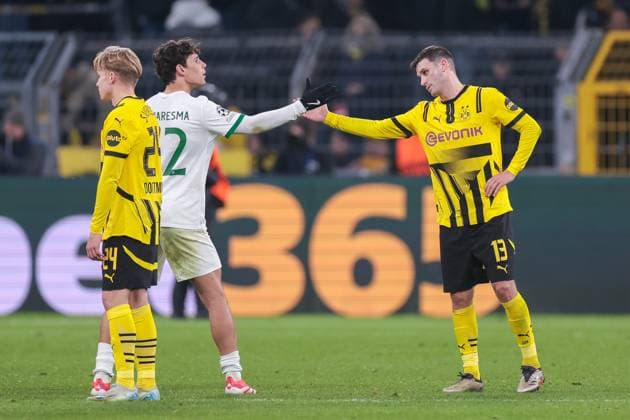 19.02.2025, UEFA Champions League, Play-Offs, Borussia Dortmund - Sporting Lissabon, v. l. Eduardo Quaresma (Sporting Lissabon), Pascal Groß (Borussia Dortmund), Dortmund Signal Iduna Park NRW Deutschland xRHR-FOTO DEx Copyright: DennisxEwert RHR-FOTOx RHR-FOTO DE