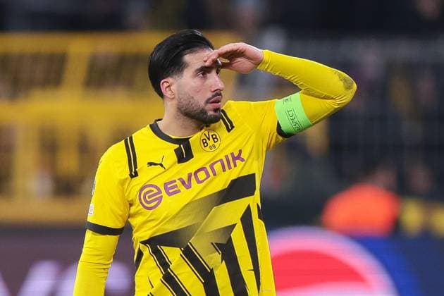 19.02.2025, UEFA Champions League, Play-Offs, Borussia Dortmund - Sporting Lissabon, Emre Can (Borussia Dortmund) schirmt die Augen ab und sucht jemanden, Dortmund Signal Iduna Park NRW Deutschland xRHR-FOTO DEx Copyright: DennisxEwert RHR-FOTOx RHR-FOTO DE