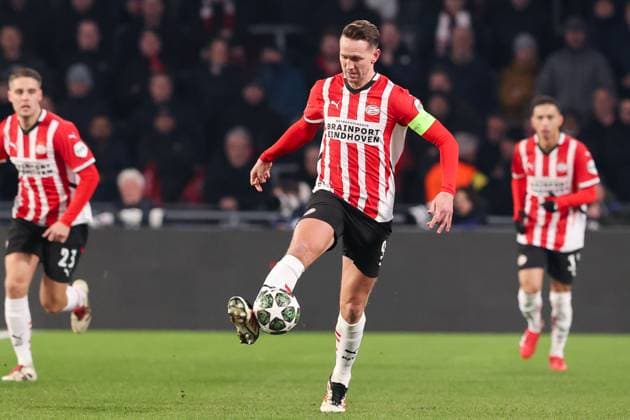 2025-02-19 PSV v Juventus - UEFA Champions League 2024 25 League Knockout Play-off Second Leg EINDHOVEN, NETHERLANDS - FEBRUARY 19: Luuk de Jong of PSV in action during the UEFA Champions League 2024 25 League Knockout Play-off Second Leg match between PSV and Juventus at Philips Stadion on February 19, 2025 in Eindhoven, Netherlands. Eindhoven Philips Stadion Netherlands Content not available for redistribution in The Netherlands directly or indirectly through any third parties. Copyright: xHansxvanxderxValkx
