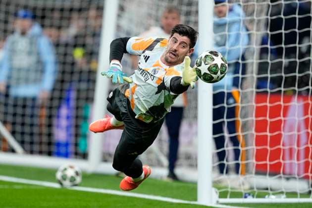 February 19, 2025, Madrid, Madrid, SPAIN: Thibaut Courtois of Real Madrid warms up during the UEFA Champions League 2024 25 League Knockout Play-off second leg match between Real Madrid CF and Manchester City, at Santiago Bernabeu stadium on February 19, 2025, in Madrid, Spain. Madrid SPAIN - ZUMAa181 20250219_zaa_a181_003 Copyright: xOscarxJ.xBarrosox