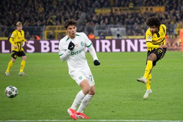 Karim-David ADEYEMI (DO) Aktion, Einzelaktion, Fussball Champions League, Play-offs, Borussia Dortmund (DO) - Sporting Lissabon CP (Sporting) 0-0 am 19.02.2025 in Dortmund Deutschland. UEFA regulations prohibit any use of photographs as image sequences and or quasi-video Â