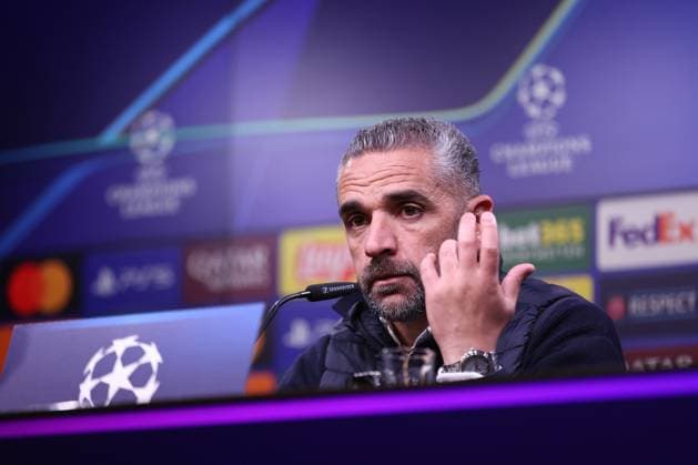19.02.2025, Fußball, UEFA Champions League, Borussia Dortmund - Sporting Lissabon, Signal Iduna Park, Knockout phase play-offs, Saison 2024 2025: Cheftrainer Rui Borges (Sporting) sichtlich enttäuscht Enttäuschung bei der Pressekonferenz nach dem Spiel Nordrhein-Westfalen Deutschland