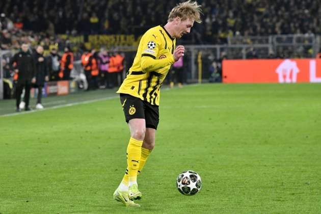Julian Brandt (Dortmund 10) Aktion . Einzelbild . Freisteller . 19.02.2025 Fussball, Champions League, Borussia Dortmund vs Sporting CP, Signal Iduna Park, Dortmund,
