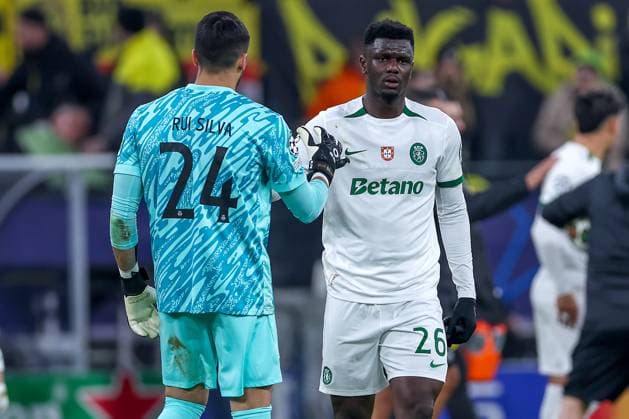 19.02.2025, Fußball, UEFA Champions League, Borussia Dortmund - Sporting Lissabon, Signal Iduna Park, Knockout phase play-offs, Saison 2024 2025: Torwart Rui Silva (Sporting 24) zusammen mit Ousmane Diomande (Sporting 26) Nordrhein-Westfalen Deutschland