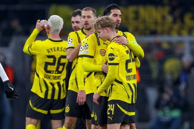 19.02.2025, Fußball, UEFA Champions League, Borussia Dortmund - Sporting Lissabon, Signal Iduna Park, Knockout phase play-offs, Saison 2024 2025: Emre Can (BVB 23) zusammen mit Daniel Svensson (BVB 24) Nordrhein-Westfalen Deutschland