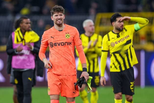 19.02.2025, Fußball, UEFA Champions League, Borussia Dortmund - Sporting Lissabon, Signal Iduna Park, Knockout phase play-offs, Saison 2024 2025: Torwart Gregor Kobel (BVB 1) Nordrhein-Westfalen Deutschland