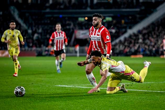 PSV midfielder Ismael Saibari, Juventus defender Lloyd Kelly, during the match PSV - Juventus at the Philips stadium for the UEFA Champions League - Knockout phase play-offs - 2nd leg season 2024-2025 in EINDHOVEN, Netherlands on 19 february 2025, (photo by Stefan Koops EYE4images DeFodi Images)