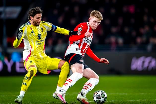 Juventus midfielder Manuel Locatelli, PSV Eindhoven midfielder Jerdy Schouten during the match PSV - Juventus at the Philips stadium for the UEFA Champions League - Knockout phase play-offs - 2nd leg season 2024-2025 in EINDHOVEN, Netherlands on 19 february 2025, (photo by Marcel van Dorst EYE4images DeFodi Images)