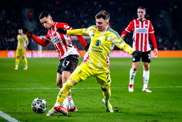 PSV Eindhoven defender Mauro Junior, Juventus forwarder Franscisco Conceicao during the match PSV - Juventus at the Philips stadium for the UEFA Champions League - Knockout phase play-offs - 2nd leg season 2024-2025 in EINDHOVEN, Netherlands on 19 february 2025, (photo by Marcel van Dorst EYE4images DeFodi Images)