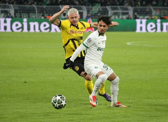 19.02.2025, xgrfx, Fussball UEFA Champions League, Borussia Dortmund - Sporting Lissabon v.l. Julian Ryerson (Borussia Dortmund), Gabriel Teixeira (Sporting) (DFL DFB REGULATIONS PROHIBIT ANY USE OF PHOTOGRAPHS as IMAGE SEQUENCES and or QUASI-VIDEO) Dortmund