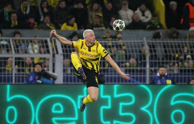 19.02.2025, xgrfx, Fussball UEFA Champions League, Borussia Dortmund - Sporting Lissabon v.l. Julian Ryerson (Borussia Dortmund) (DFL DFB REGULATIONS PROHIBIT ANY USE OF PHOTOGRAPHS as IMAGE SEQUENCES and or QUASI-VIDEO) Dortmund