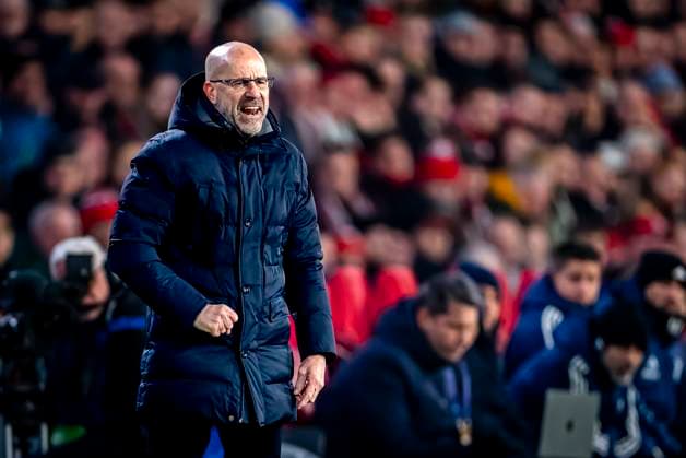 PSV Eindhoven trainer Peter Bosz during the match PSV - Juventus at the Philips stadium for the UEFA Champions League - Knockout phase play-offs - 2nd leg season 2024-2025 in EINDHOVEN, Netherlands on 19 february 2025, (photo by Marcel van Dorst EYE4images DeFodi Images)