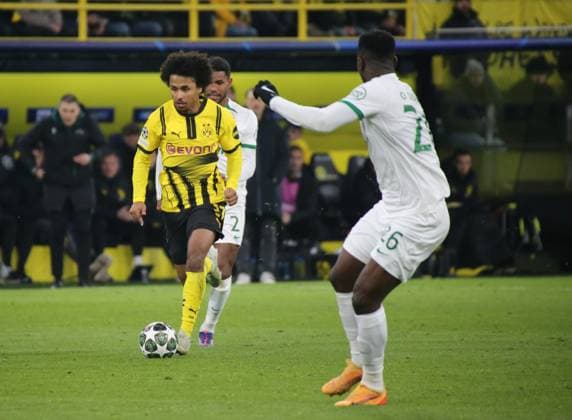 19.02.2025, xgrfx, Fussball UEFA Champions League, Borussia Dortmund - Sporting Lissabon v.l. Karim Adeyemi (Borussia Dortmund) (DFL DFB REGULATIONS PROHIBIT ANY USE OF PHOTOGRAPHS as IMAGE SEQUENCES and or QUASI-VIDEO) Dortmund