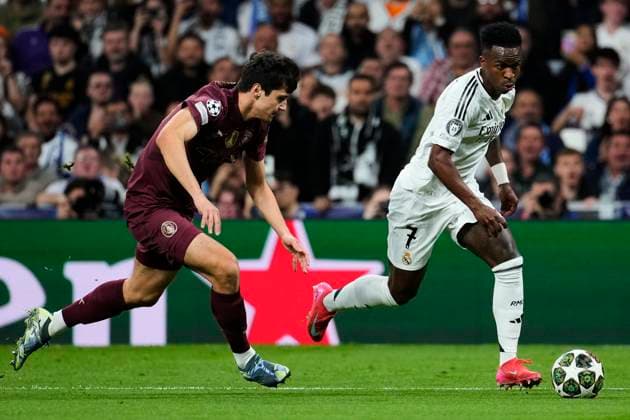 Real Madrid vs Manchester City Vinicius Junior of Real Madrid CF and Abdukodir Khusanov of Manchester City during Real Madrid vs Manchester City at Santiago Bernabeu Stadium on February 19th 2025  Copyright: xSenis-Cebolla ALFAQUIx