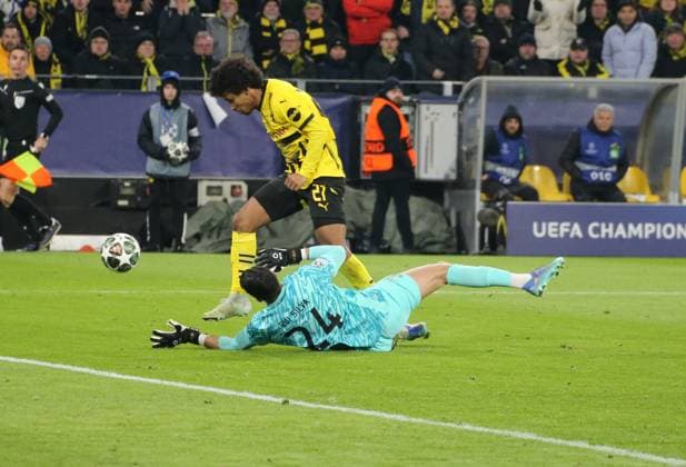 19.02.2025, xgrfx, Fussball UEFA Champions League, Borussia Dortmund - Sporting Lissabon v.l. Rui Silva (Sporting), Karim Adeyemi (Borussia Dortmund) (DFL DFB REGULATIONS PROHIBIT ANY USE OF PHOTOGRAPHS as IMAGE SEQUENCES and or QUASI-VIDEO) Dortmund