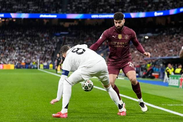 February 19, 2025, Madrid, Madrid, SPAIN: Josko Gvardiol of Manchester City and Federico Valverde of Real Madrid in action during the UEFA Champions League 2024 25 League Knockout Play-off second leg match between Real Madrid CF and Manchester City, at Santiago Bernabeu stadium on February 19, 2025, in Madrid, Spain. Madrid SPAIN - ZUMAa181 20250219_zaa_a181_029 Copyright: xOscarxJ.xBarrosox