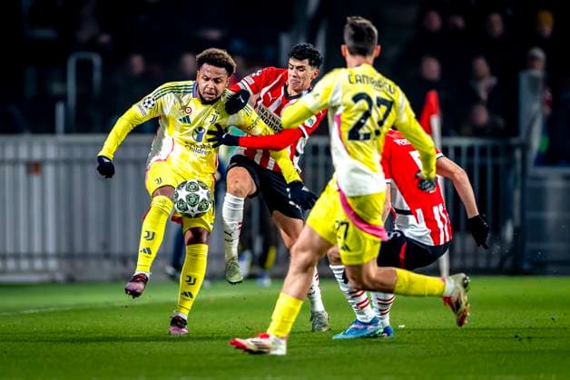 Juventus midfielder Weston McKennie, PSV Eindhoven midfielder Richard Ledezma during the match PSV - Juventus at the Philips stadium for the UEFA Champions League - Knockout phase play-offs - 2nd leg season 2024-2025 in EINDHOVEN, Netherlands on 19 february 2025, (photo by Marcel van Dorst EYE4images DeFodi Images)