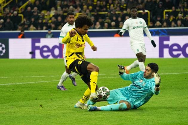 Fussball, UEFA Champions League 2024 2025, Borussia Dortmund- Sporting Lissabon 19.02.2025 , Signal Iduna Park Dortmund, Karim Adeyemi BVB, Rui Silva, Sporting Lissabo,
