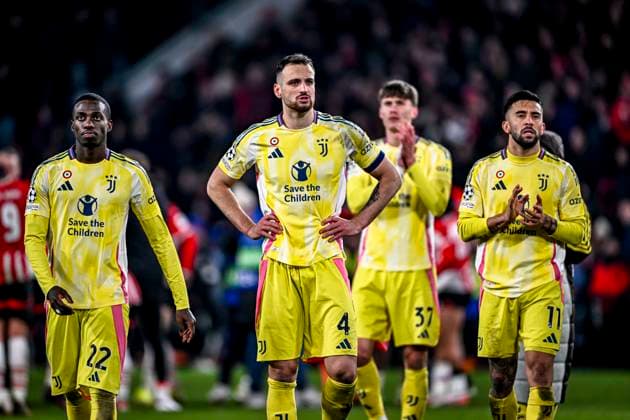 Juventus forwarder Timothy Weah, Juventus defender Federico Gatti, Juventus defender Nicolo Savona, Juventus forwarder Nicolas Gonzalez are disappointed after the match 3-1, during the match PSV - Juventus at the Philips stadium for the UEFA Champions League - Knockout phase play-offs - 2nd leg season 2024-2025 in EINDHOVEN, Netherlands on 19 february 2025, (photo by Stefan Koops EYE4images DeFodi Images)