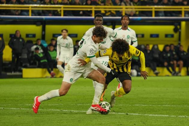 Dortmund, Deutschland 19. Februar 2025: Champions League - 2024 2025 - Borussia Dortmund vs. Sporting Lissabon Im Bild: v.li.im Zweikampf Eduardo Quaresma (Sporting Lissabon) und Karim Adeymi (BVB) Signal Iduna Park Nordrhein Westfalen Copyright: xFotostandx xFantinix