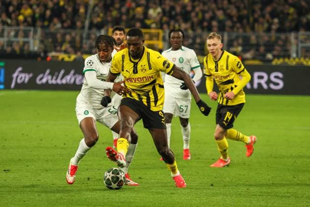 Dortmund, Deutschland 19. Februar 2025: Champions League - 2024 2025 - Borussia Dortmund vs. Sporting Lissabon Im Bild: v.li. im Zweikampf Geovany Quenda (Sporting Lissabon) und Serhou Guirassy (BVB) Signal Iduna Park Nordrhein Westfalen Copyright: xFotostandx xFantinix