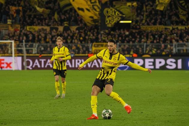 Dortmund, Deutschland 19. Februar 2025: Champions League - 2024 2025 - Borussia Dortmund vs. Sporting Lissabon Im Bild: Ramy Bensebaini (BVB) Signal Iduna Park Nordrhein Westfalen Copyright: xFotostandx xFantinix