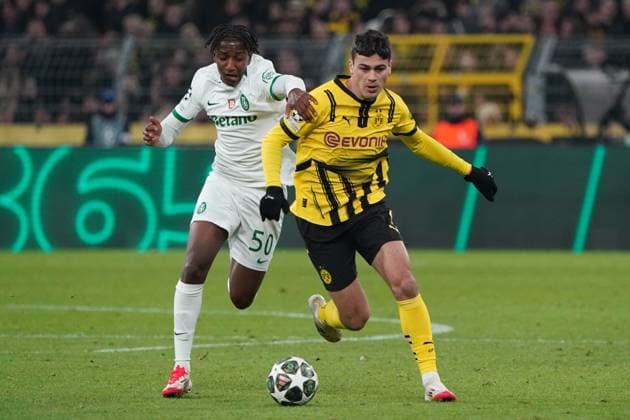 Fussball, UEFA Champions League 2024 2025, Borussia Dortmund- Sporting Lissabon 19.02.2025 , Signal Iduna Park Dortmund, Alexandre Brito, Sporting Lissabon, Giavanni Reyna, BVB,