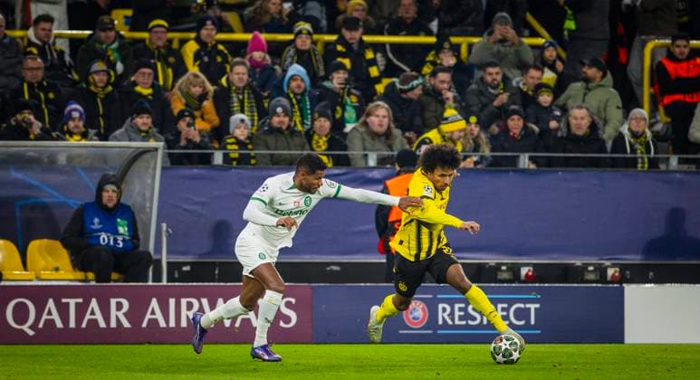 Dortmund, Germany. 19th Feb 2025. Matheus Reis (SP) Karim Adeyemi (BvB) Borussia Dortmund - Sporting Lisbon Borussia Dortmund - Sporting Lissabon 19.02.2025