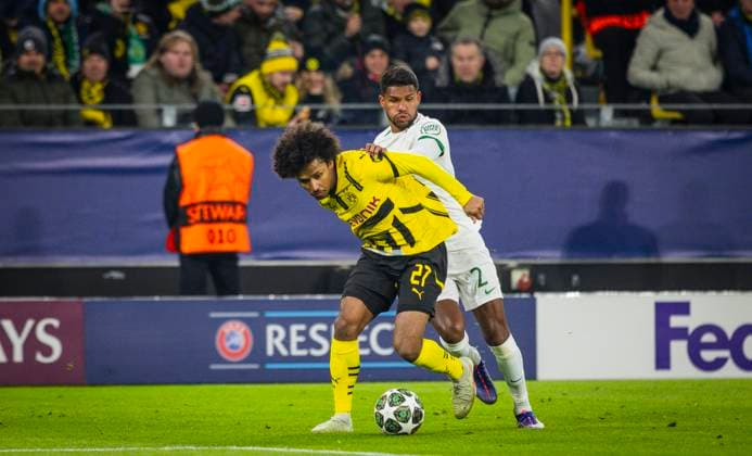 Dortmund, Germany. 19th Feb 2025. Matheus Reis (SP) Karim Adeyemi (BvB) Borussia Dortmund - Sporting Lisbon Borussia Dortmund - Sporting Lissabon 19.02.2025