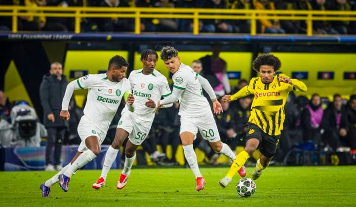 Dortmund, Germany. 19th Feb 2025. Karim Adeyemi (BvB) Matheus Reis , Alexandre Brito , Maxi Araujo (SP) Borussia Dortmund - Sporting Lisbon Borussia Dortmund - Sporting Lissabon 19.02.2025