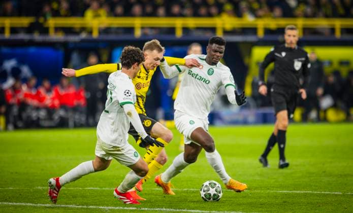 Dortmund, Germany. 19th Feb 2025. Maximilian Beier (BvB) Eduardo Quaresma, Ousmane Diomande (SP) Borussia Dortmund - Sporting Lisbon Borussia Dortmund - Sporting Lissabon 19.02.2025