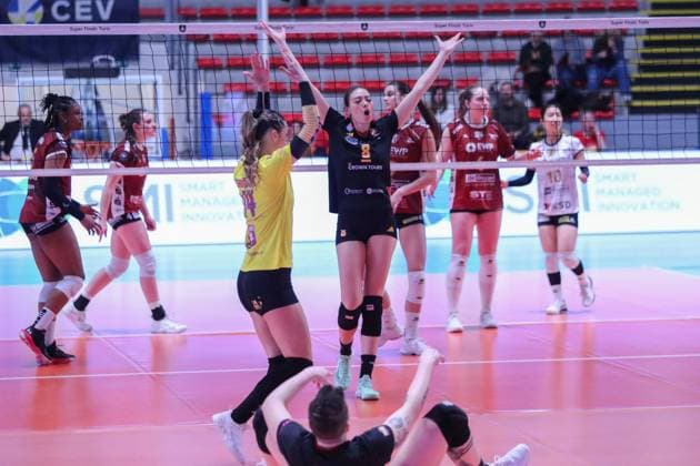 VOLLEY - Volley Challenge Cup Women - Roma Volley vs SC Potsdam Roma Volley exultation during Roma Volley vs SC Potsdam, Women s Volleyball Challenge Cup match in Rome, Italy, February 19 2025 Rome Italy  Copyright: xIPAxSport ABACAx
