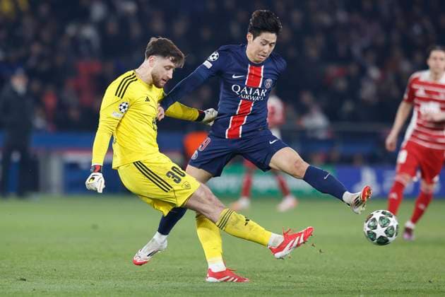 February 19, 2025, Paris, Paris, France: GrÅ½goire Coudert (GK) of STADE BRESTOIS and Kang-in LEE of Paris Saint Germain in action during the match of UEFA Champions League between Paris Saint Germain and Stade Brestois at Parc des Princes Stadium - on February 19 2025 Paris - France Paris France - ZUMAb253 20250219_zsp_b253_045 Copyright: xLoicxBaratouxx