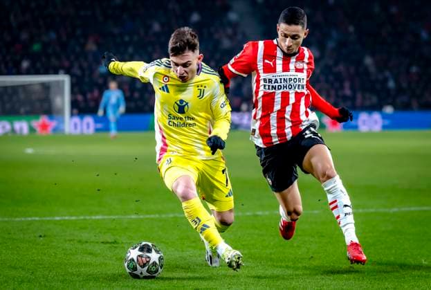 Juventus forwarder Franscisco Conceicao, PSV Eindhoven defender Mauro Junior during the match PSV - Juventus at the Philips stadium for the UEFA Champions League - Knockout phase play-offs - 2nd leg season 2024-2025 in EINDHOVEN, Netherlands on 19 february 2025, (photo by Marcel van Dorst EYE4images DeFodi Images)