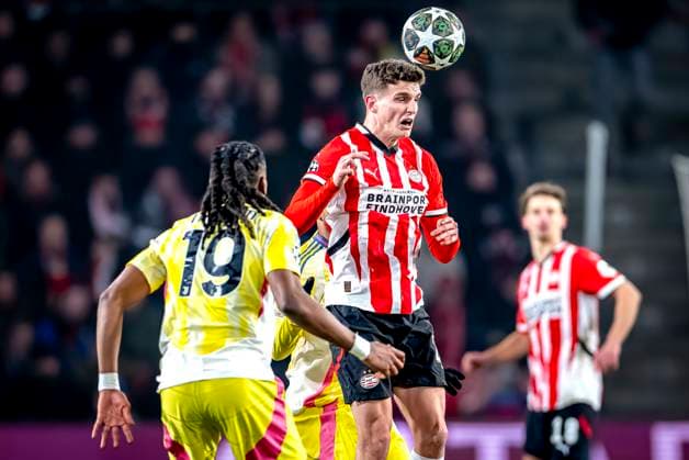 PSV Eindhoven midfielder Guus Til, Juventus midfielder Khephren Thuram during the match PSV - Juventus at the Philips stadium for the UEFA Champions League - Knockout phase play-offs - 2nd leg season 2024-2025 in EINDHOVEN, Netherlands on 19 february 2025, (photo by Marcel van Dorst EYE4images DeFodi Images)