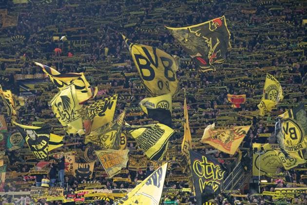Gelbe Wand, Dortmunder Fans, allgemein, feature, Randmotiv, Symbolfoto Fussball Champions League, Play-offs, Borussia Dortmund (DO) - Sporting Lissabon CP (Sporting) 0-0 am 19.02.2025 in Dortmund Deutschland. UEFA regulations prohibit any use of photographs as image sequences and or quasi-video Â