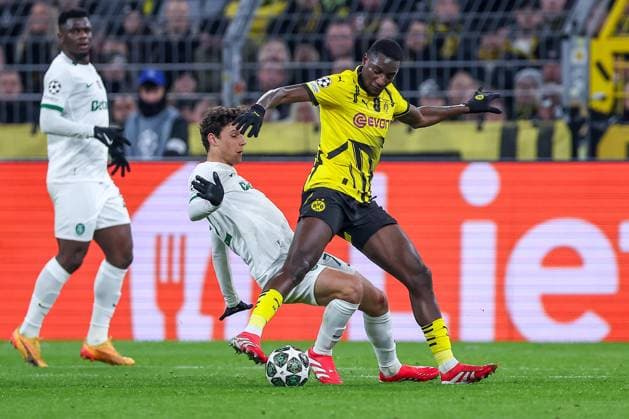 19.02.2025, Fußball, UEFA Champions League, Borussia Dortmund - Sporting Lissabon, Signal Iduna Park, Knockout phase play-offs, Saison 2024 2025: Eduardo Quaresma (Sporting 72) im Zweikampf gegen Serhou Guirassy (BVB 9) Nordrhein-Westfalen Deutschland