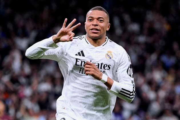 MBAPPE Kylian Team Real Madrid jubelt nach seinem dritten Tor UEFA Champions League Saison 2024 - 2025 Spiel Real Madrid - Manchester City 3 : 1 am 19.02.2025 in Madrid DFL REGULATIONS PROHIBIT ANY USE OF PHOTOGRAPHS as IMAGE SEQUENCES and or QUASI-VIDEO Copyright: xLacixPerenyix