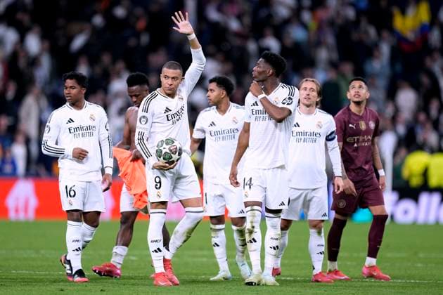 MBAPPE Kylian Team Real Madrid nach dem Spiel Player of the match UEFA Champions League Saison 2024 - 2025 Spiel Real Madrid - Manchester City 3 : 1 am 19.02.2025 in Madrid DFL REGULATIONS PROHIBIT ANY USE OF PHOTOGRAPHS as IMAGE SEQUENCES and or QUASI-VIDEO Copyright: xLacixPerenyix